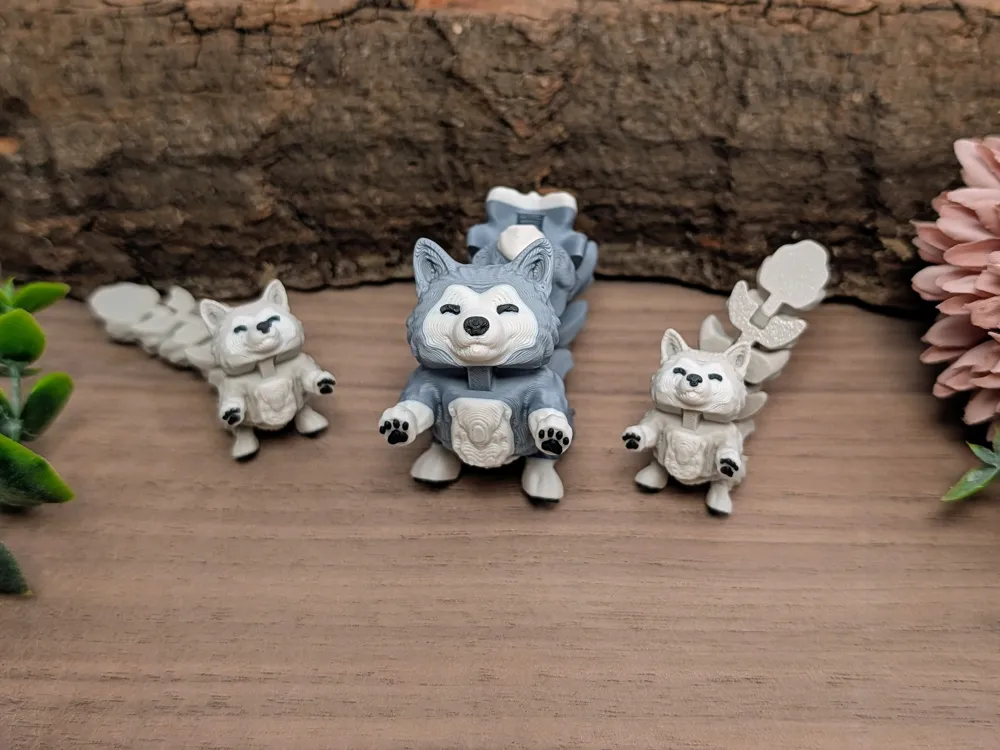 Flexi Long Tail Arctic wolf keychain - Image 2